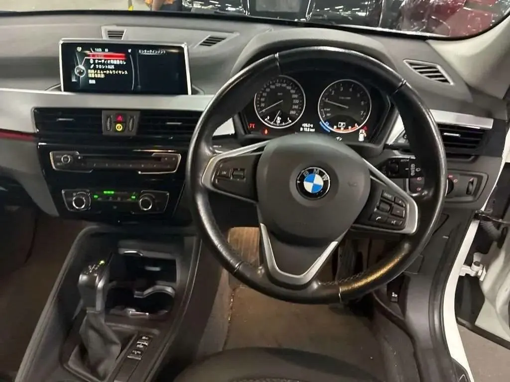 BMW X1 на аукционной площадке, вид сбоку
