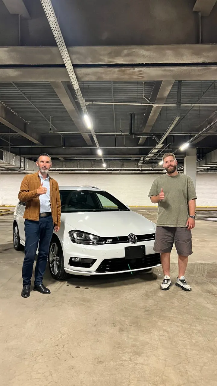 Volkswagen Golf Variant в день выдачи, клиент Денис